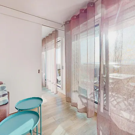 2 Bedroom Amazing In Royan