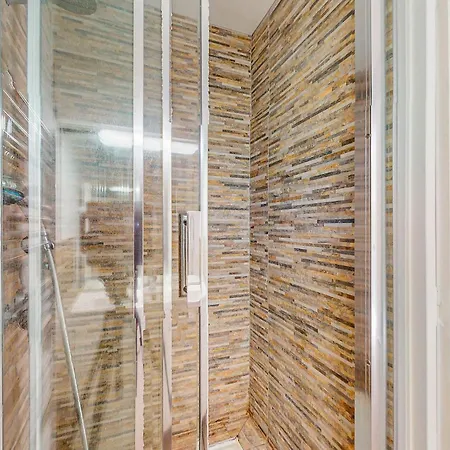 2 Bedroom Amazing In Royan