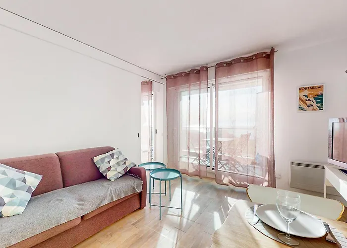 2 Bedroom Amazing In Royan