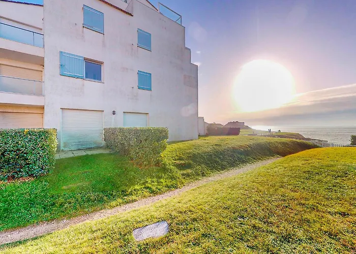 2 Bedroom Amazing In Apartment Royan