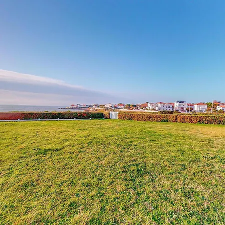 2 Bedroom Amazing In Royan