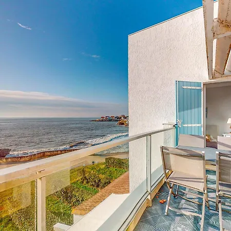 Beautiful In With House Sea View
