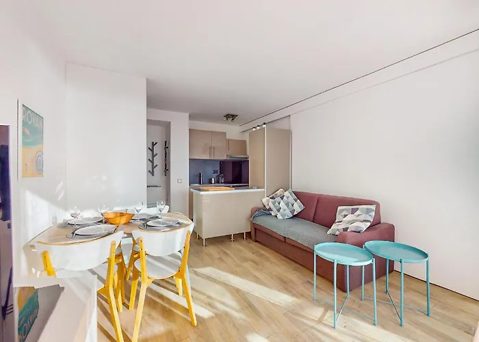 2 Bedroom Amazing In Руаян