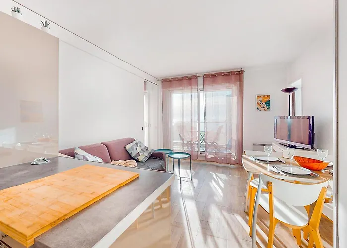 Апартаменти 2 Bedroom Amazing In