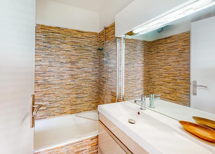 Апартаменти 2 Bedroom Amazing In *