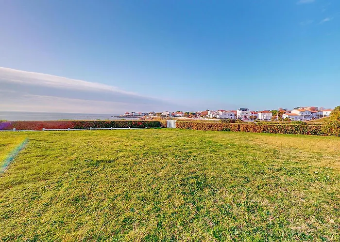 2 Bedroom Amazing In Royan