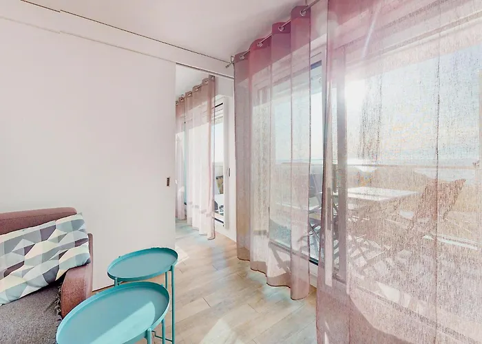 2 Bedroom Amazing In ロワイヤン