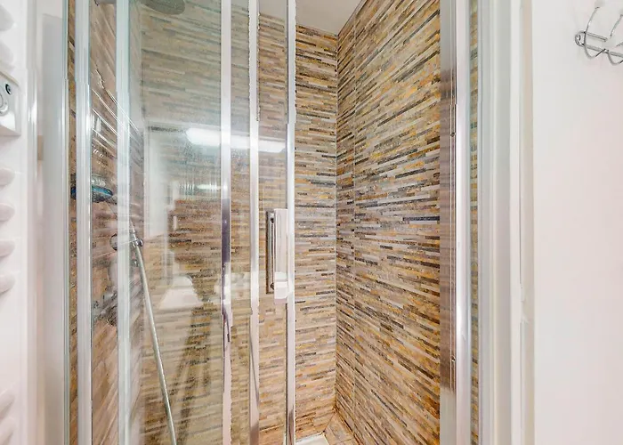 2 Bedroom Amazing In Руаян