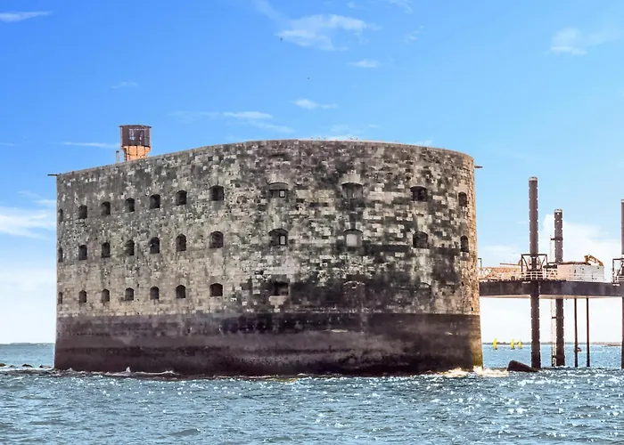 Апартаменти 2 Bedroom Amazing In *